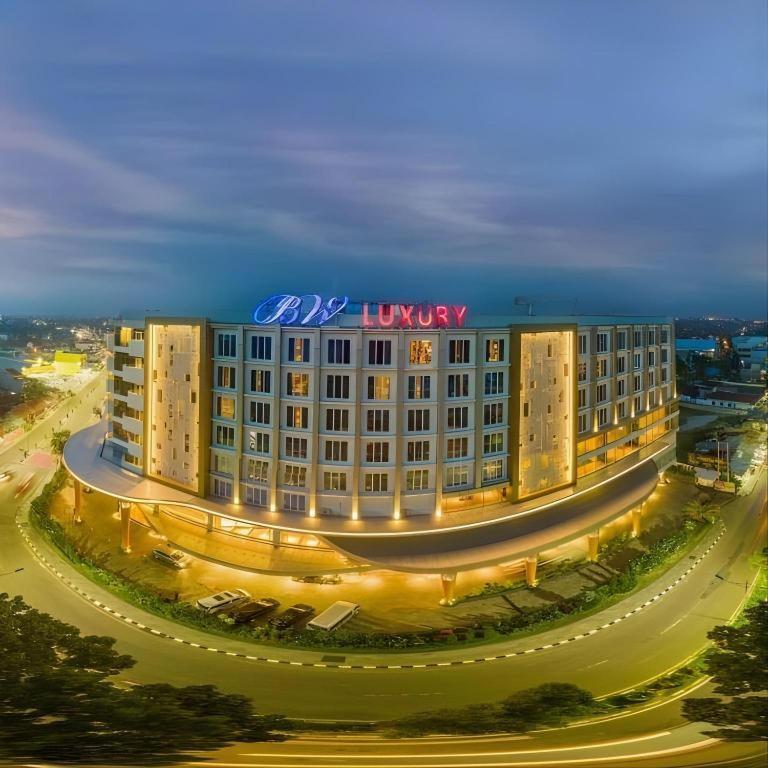 BW Luxury Hotel Jambi Exterior photo